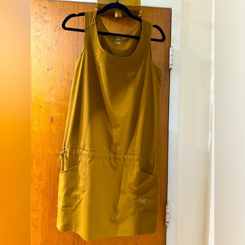 Arc’teryx Contenta Dress Size Small Goldenrod Excellent Condition